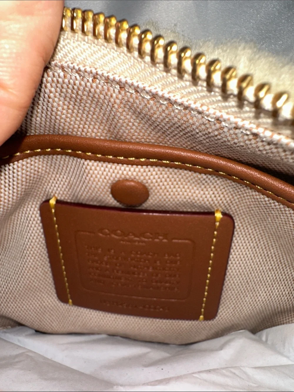 New with tags Coach Juliet SH 25 beige  Shearling Shoulder Bag with Gold Chain
